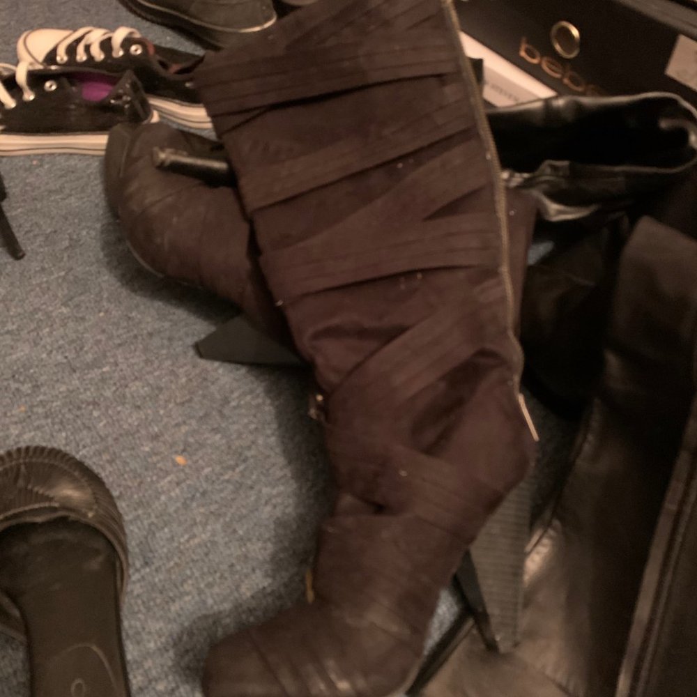 Kenneth Cole Suede Boots